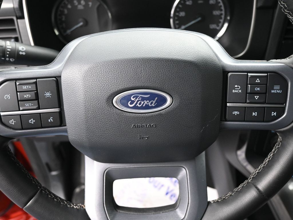 Ford F-150 Vehicle Full-screen Gallery Image 16