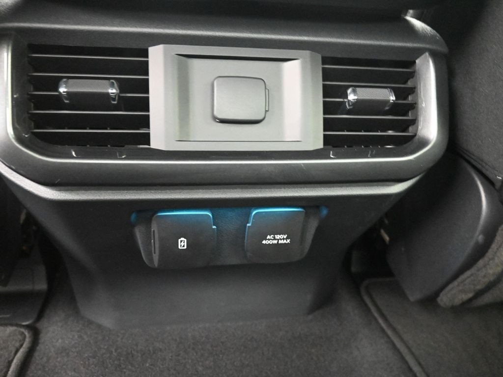 Ford F-150 Vehicle Full-screen Gallery Image 19