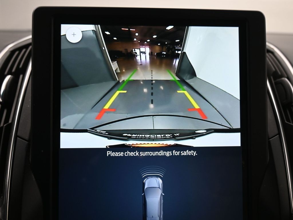 Ford Edge Vehicle Full-screen Gallery Image 12