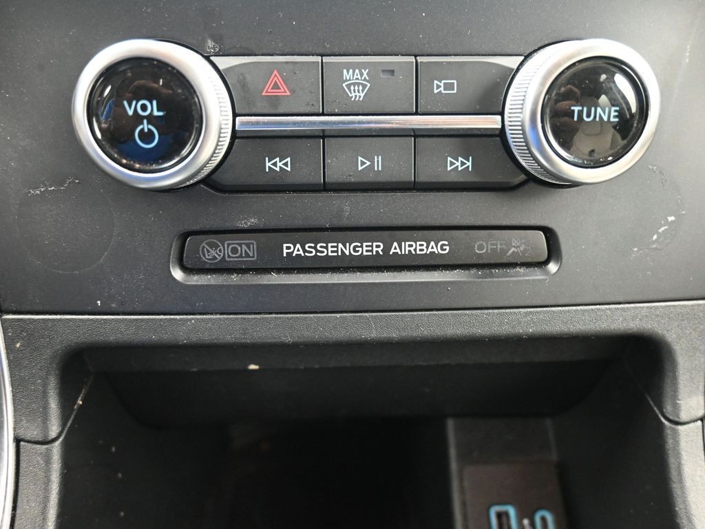 Ford Edge Vehicle Full-screen Gallery Image 13