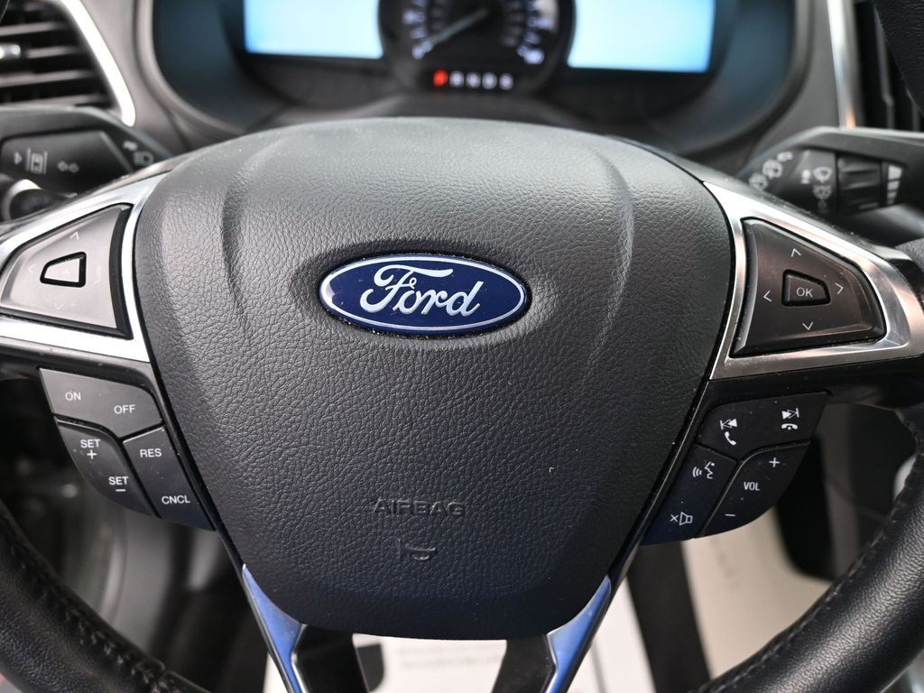 Ford Edge Vehicle Full-screen Gallery Image 18