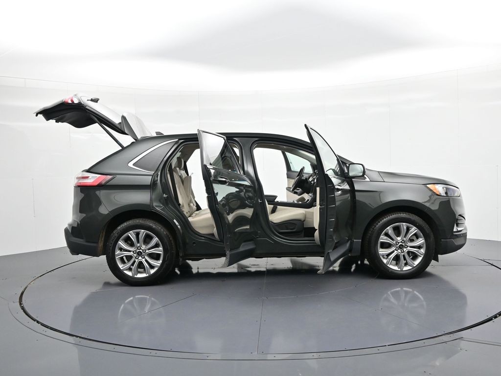 Ford Edge Vehicle Full-screen Gallery Image 32