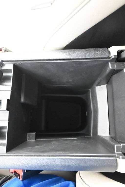 Ford Edge Vehicle Full-screen Gallery Image 16