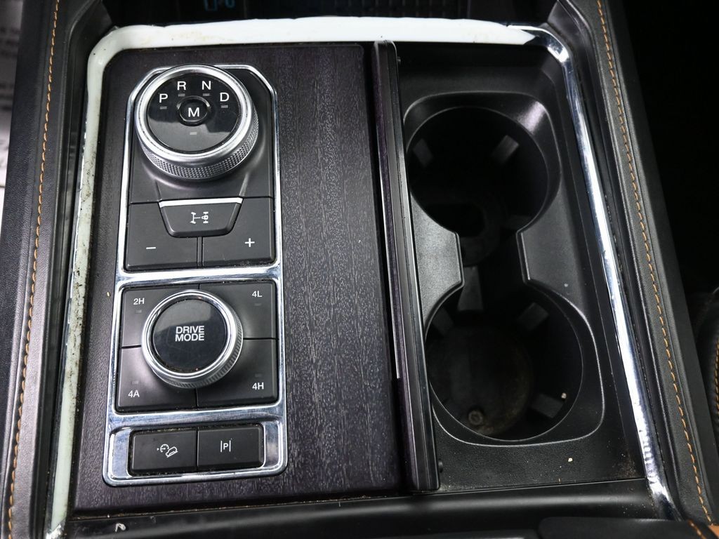 Ford Expedition Vehicle Full-screen Gallery Image 14