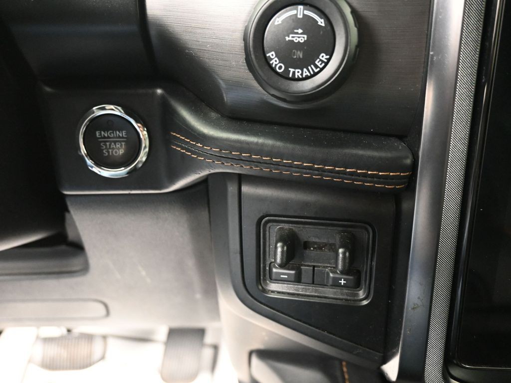 Ford Expedition Vehicle Full-screen Gallery Image 15