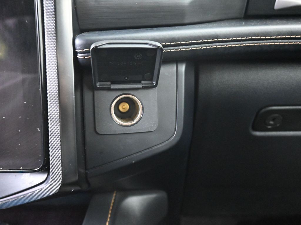 Ford Expedition Vehicle Full-screen Gallery Image 16