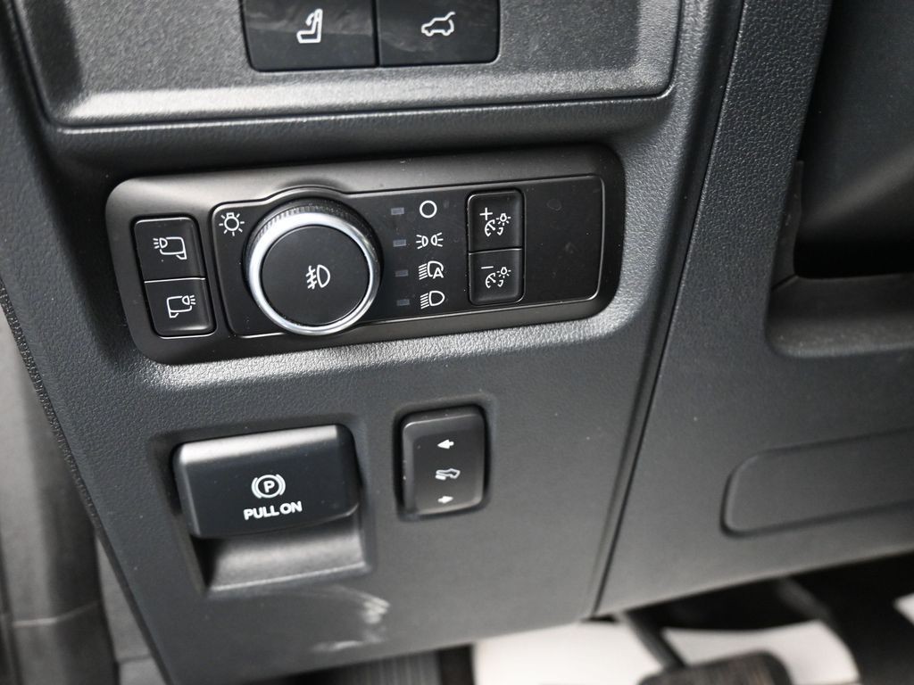 Ford Expedition Vehicle Full-screen Gallery Image 20