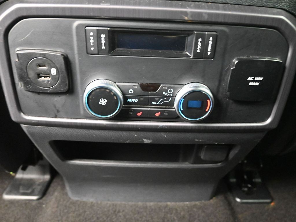 Ford Expedition Vehicle Full-screen Gallery Image 23