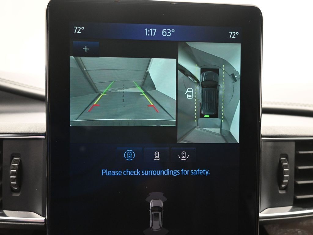 Ford Explorer Vehicle Full-screen Gallery Image 11