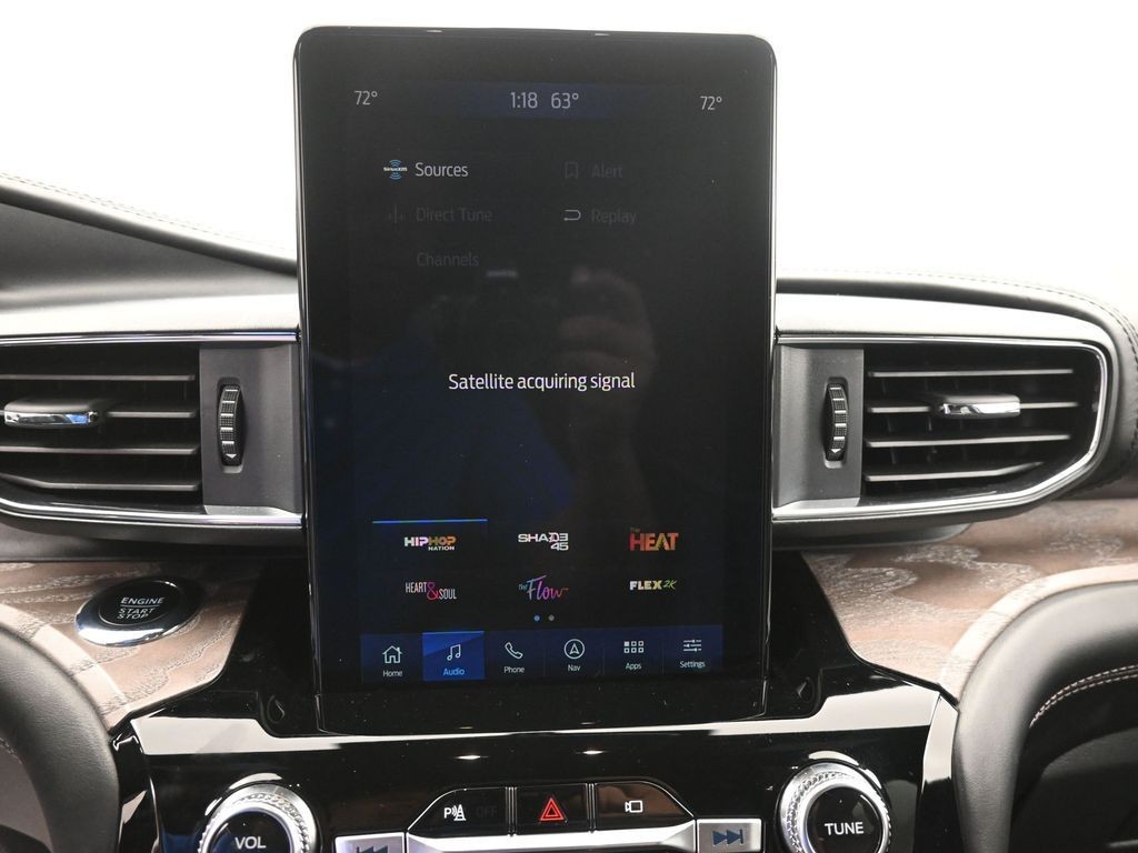 Ford Explorer Vehicle Full-screen Gallery Image 12