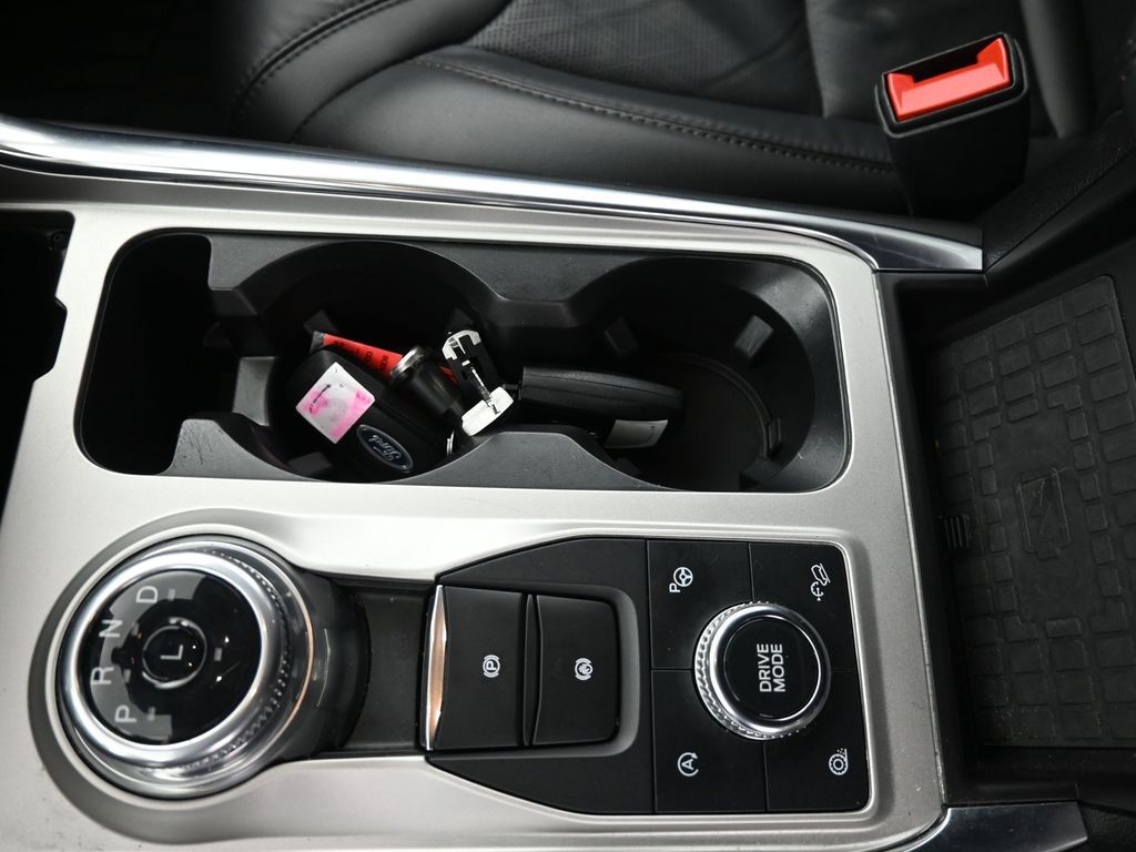 Ford Explorer Vehicle Full-screen Gallery Image 21