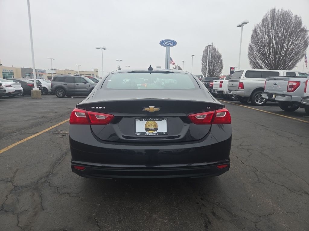 Chevrolet Malibu Vehicle Full-screen Gallery Image 5