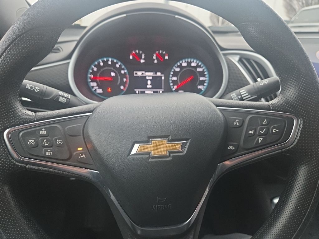 Chevrolet Malibu Vehicle Full-screen Gallery Image 11