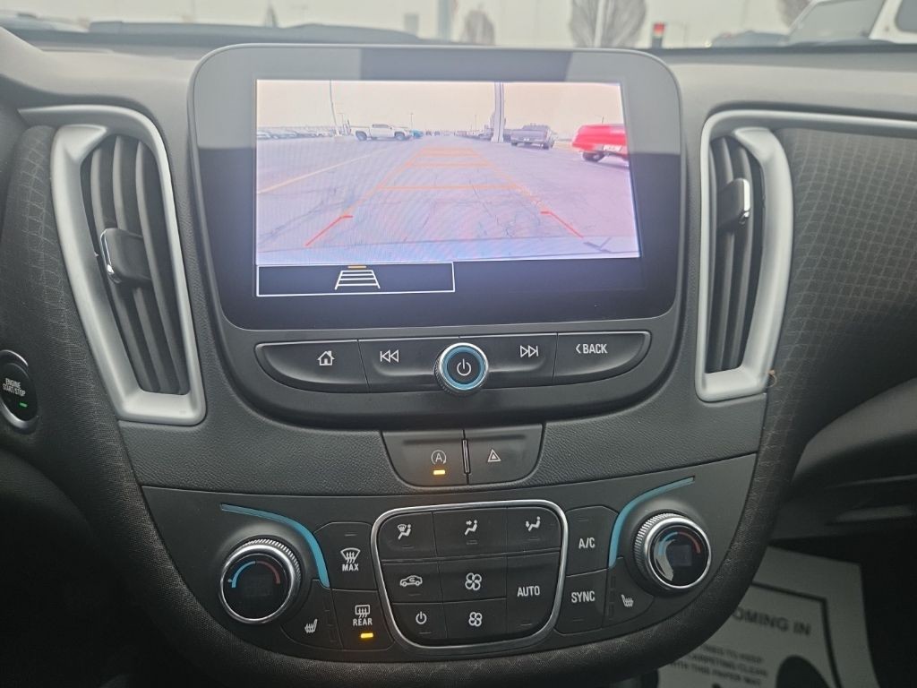 Chevrolet Malibu Vehicle Full-screen Gallery Image 13