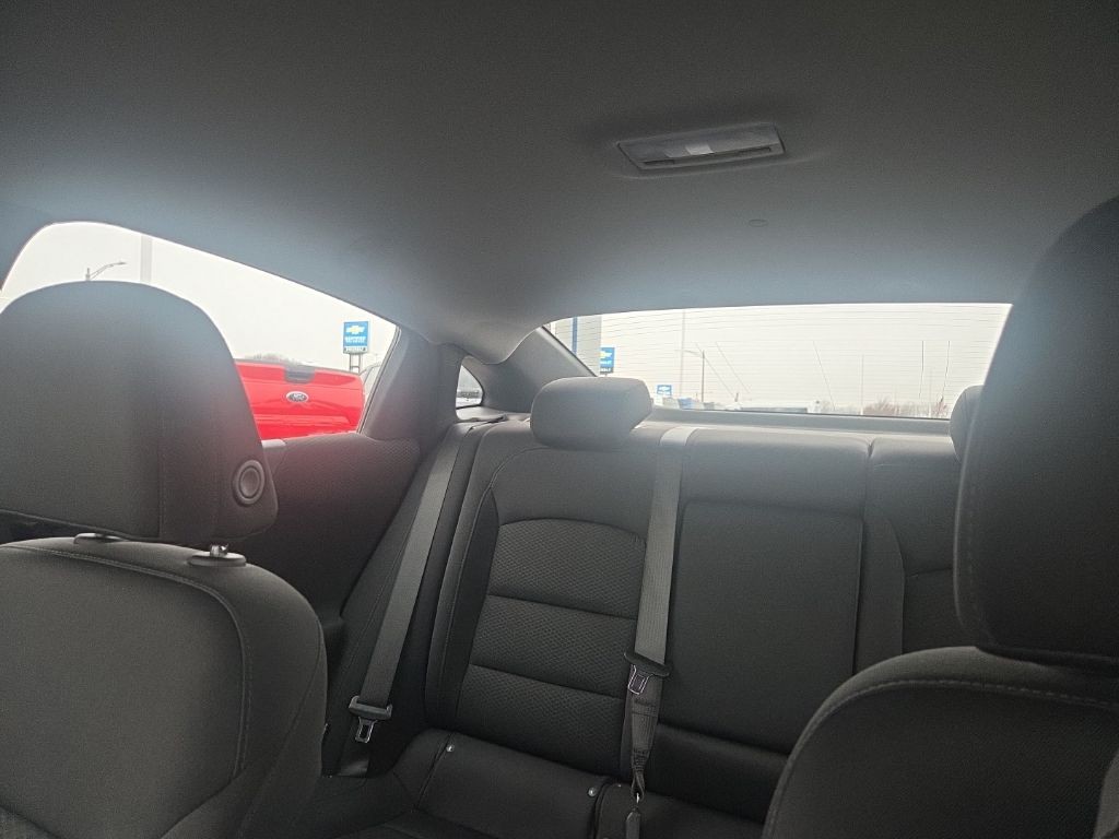 Chevrolet Malibu Vehicle Full-screen Gallery Image 15