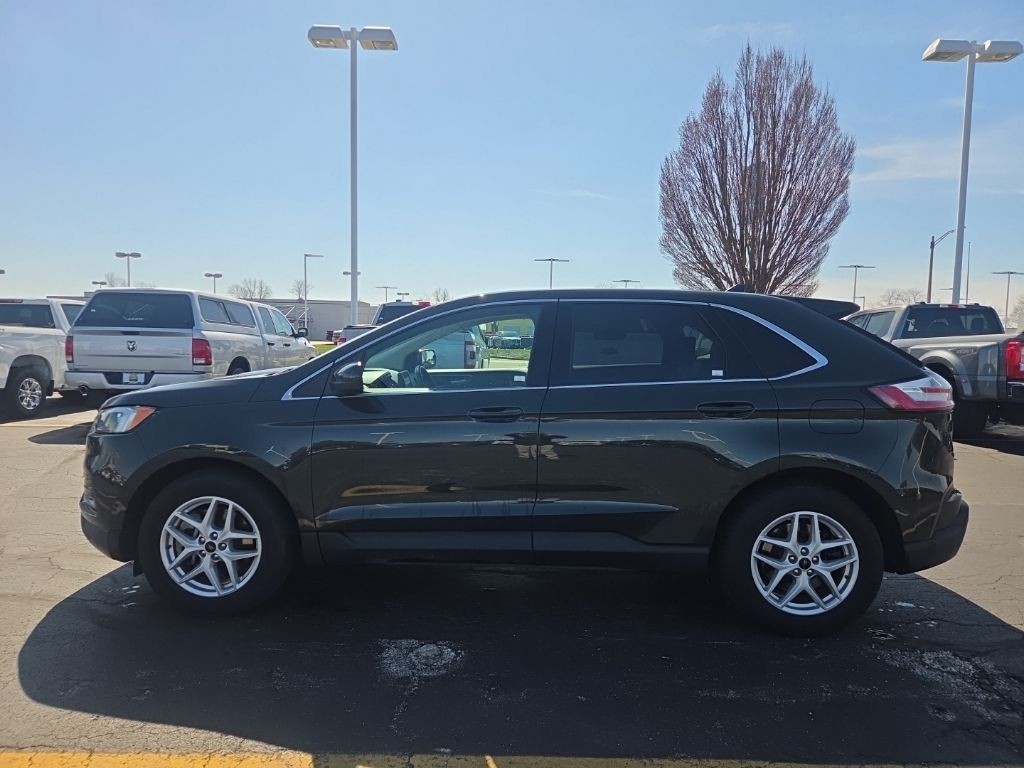 Ford Edge Vehicle Full-screen Gallery Image 3