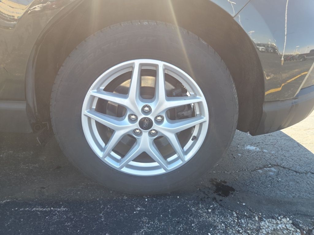 Ford Edge Vehicle Full-screen Gallery Image 4