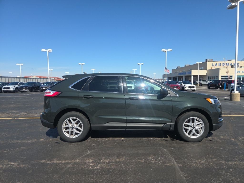 Ford Edge Vehicle Full-screen Gallery Image 8