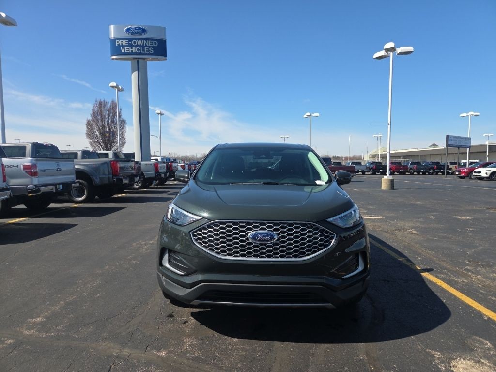 Ford Edge Vehicle Full-screen Gallery Image 9