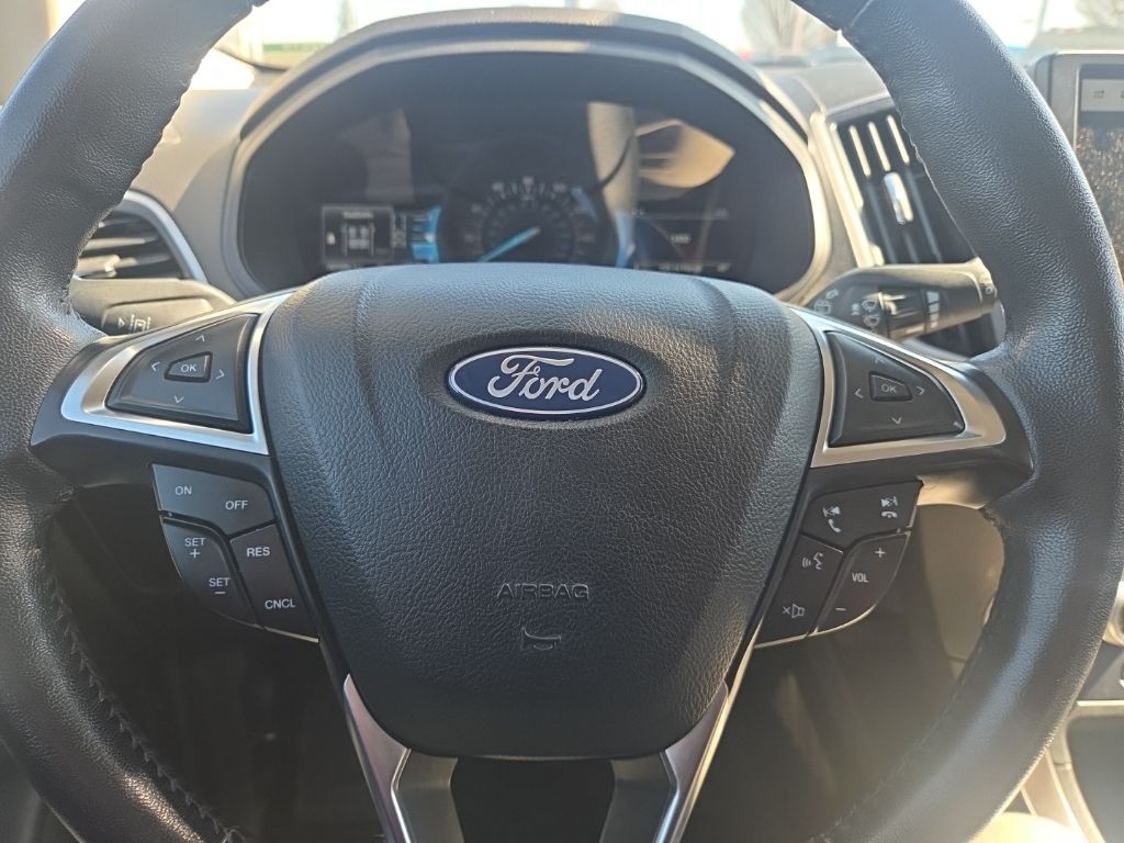 Ford Edge Vehicle Full-screen Gallery Image 13