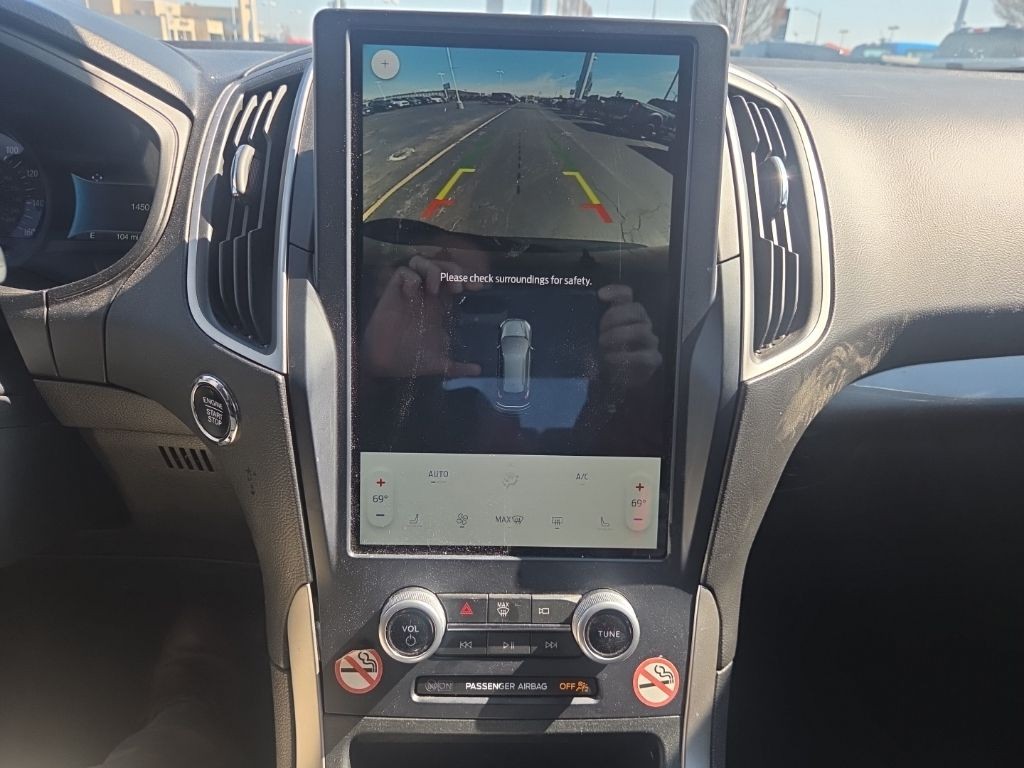 Ford Edge Vehicle Full-screen Gallery Image 15