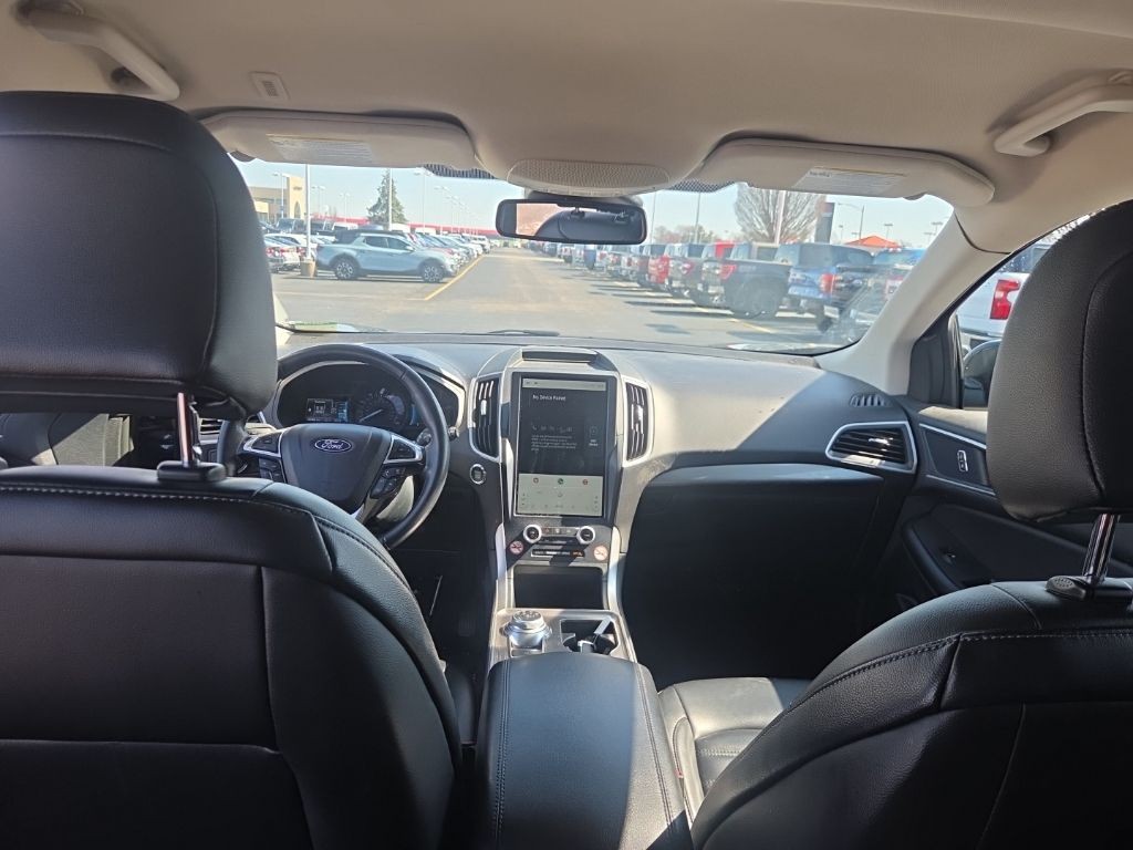 Ford Edge Vehicle Full-screen Gallery Image 17