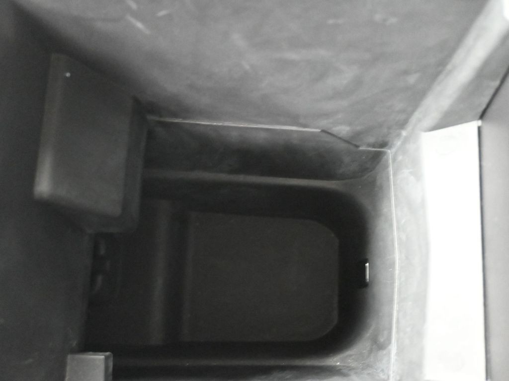 Ford Edge Vehicle Full-screen Gallery Image 18