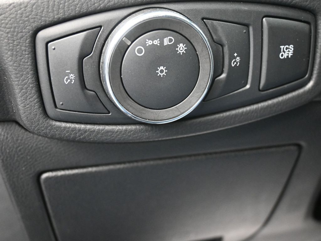 Ford Edge Vehicle Full-screen Gallery Image 19