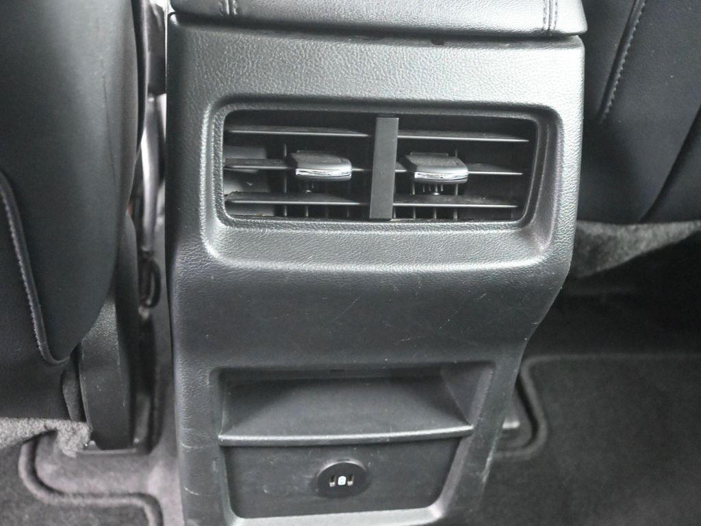 Ford Edge Vehicle Full-screen Gallery Image 22