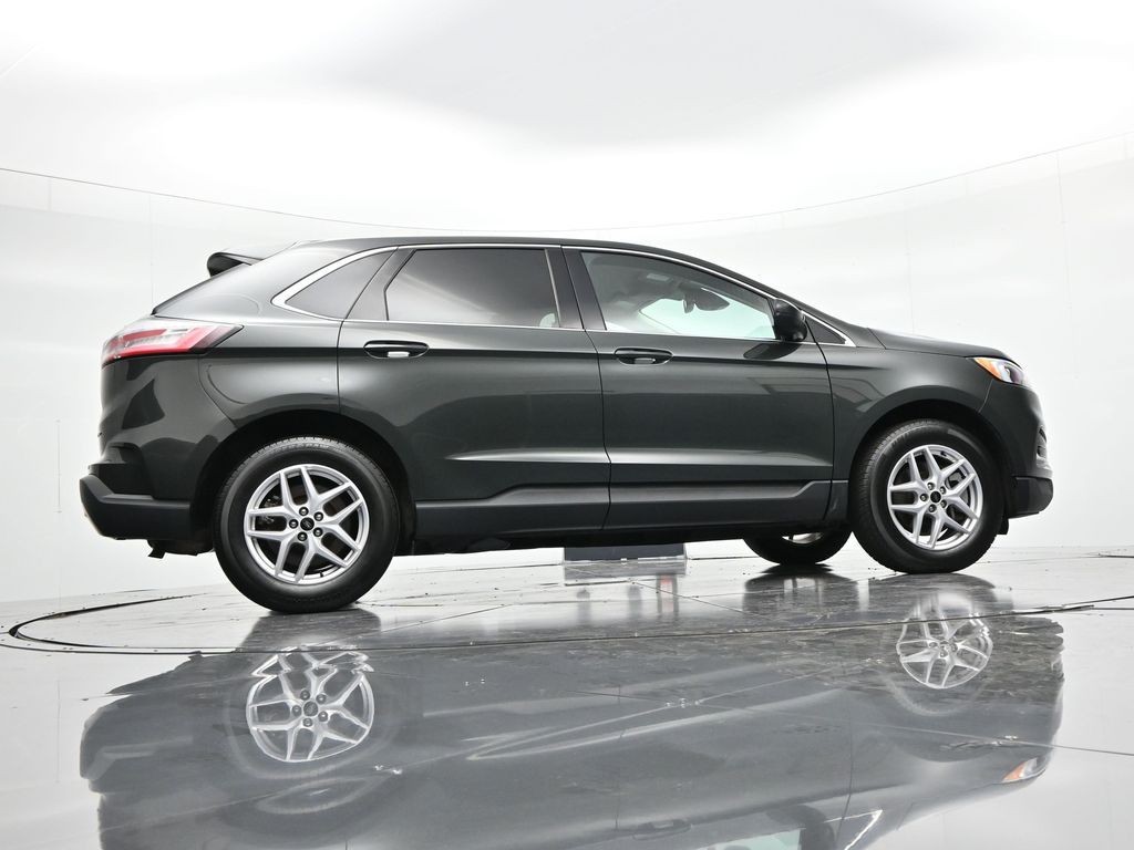 Ford Edge Vehicle Full-screen Gallery Image 30