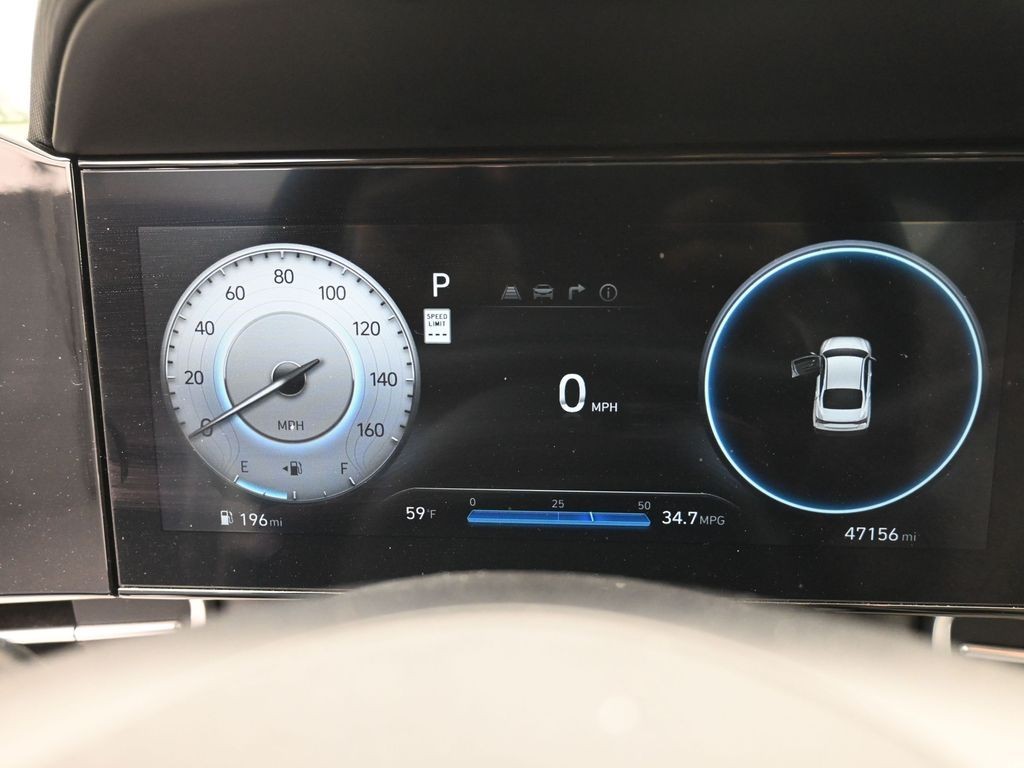 Hyundai Elantra Vehicle Full-screen Gallery Image 10