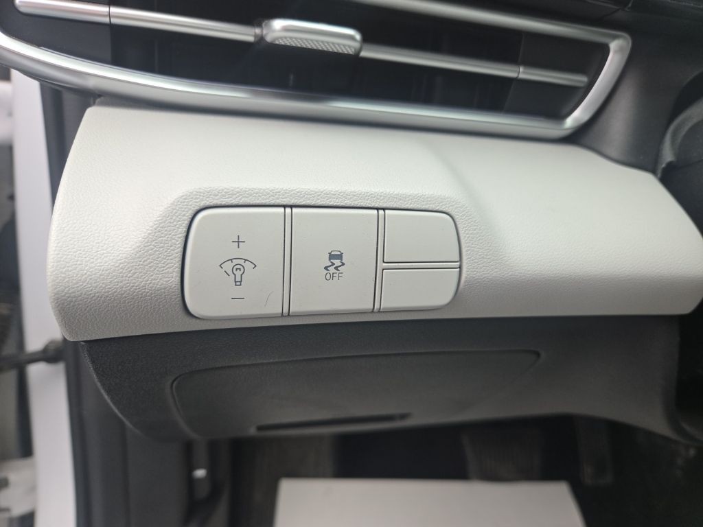 Hyundai Elantra Vehicle Full-screen Gallery Image 11