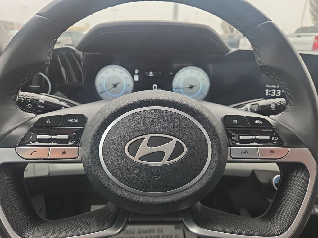 Hyundai Elantra Vehicle Full-screen Gallery Image 13