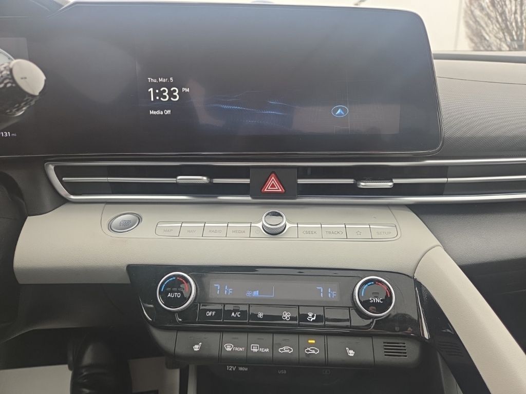 Hyundai Elantra Vehicle Full-screen Gallery Image 14