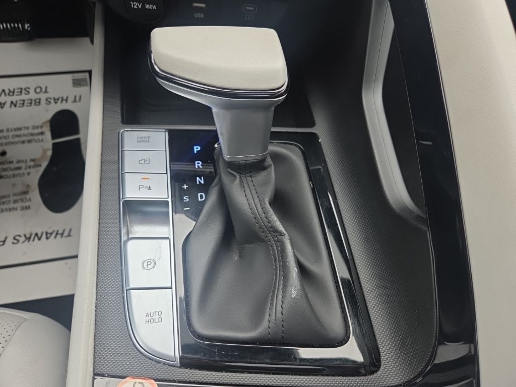 Hyundai Elantra Vehicle Full-screen Gallery Image 16