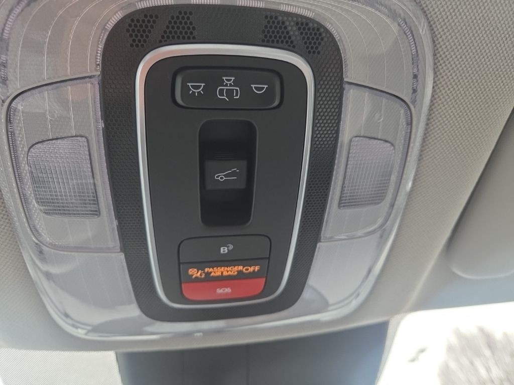 Hyundai Elantra Vehicle Full-screen Gallery Image 17