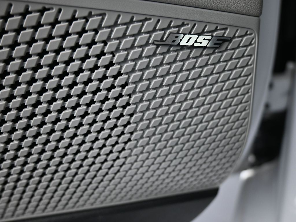 Hyundai Elantra Vehicle Full-screen Gallery Image 20