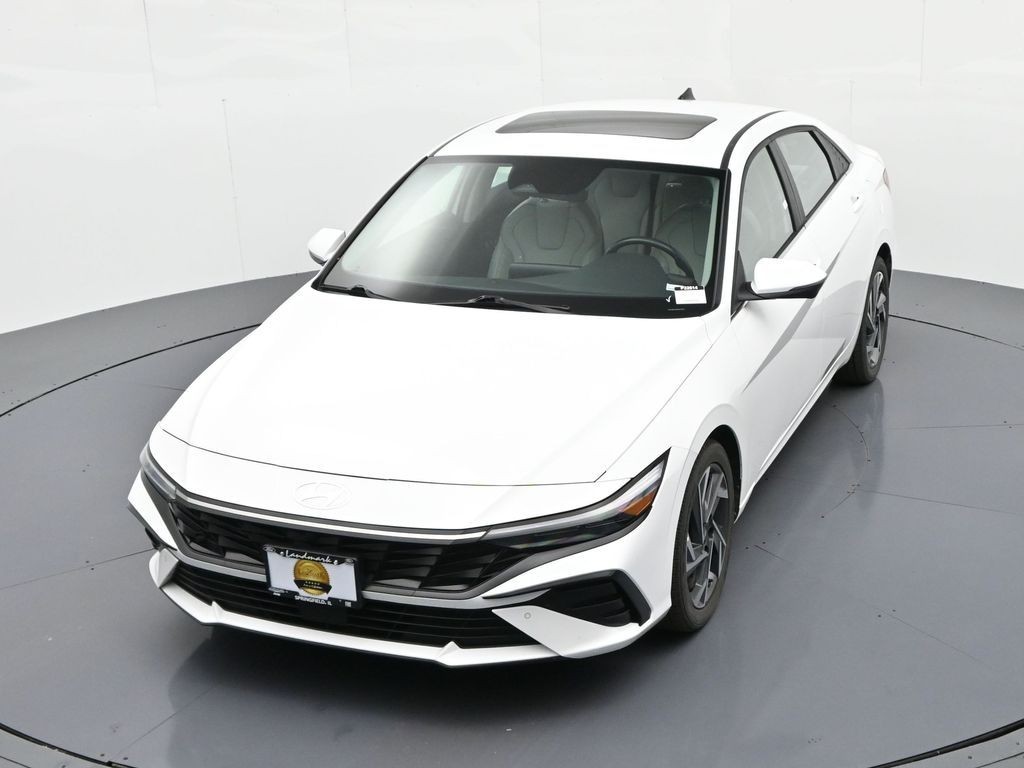 Hyundai Elantra Vehicle Full-screen Gallery Image 25