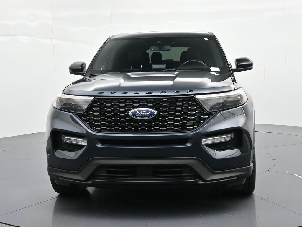 Ford Explorer Vehicle Full-screen Gallery Image 3