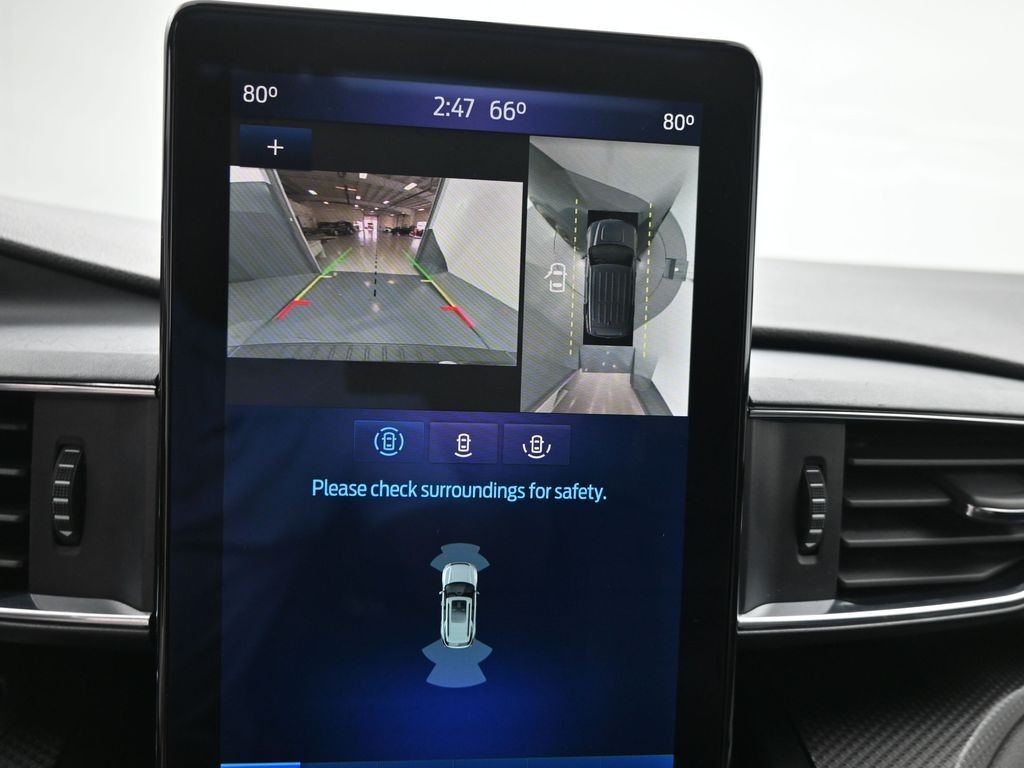 Ford Explorer Vehicle Full-screen Gallery Image 11