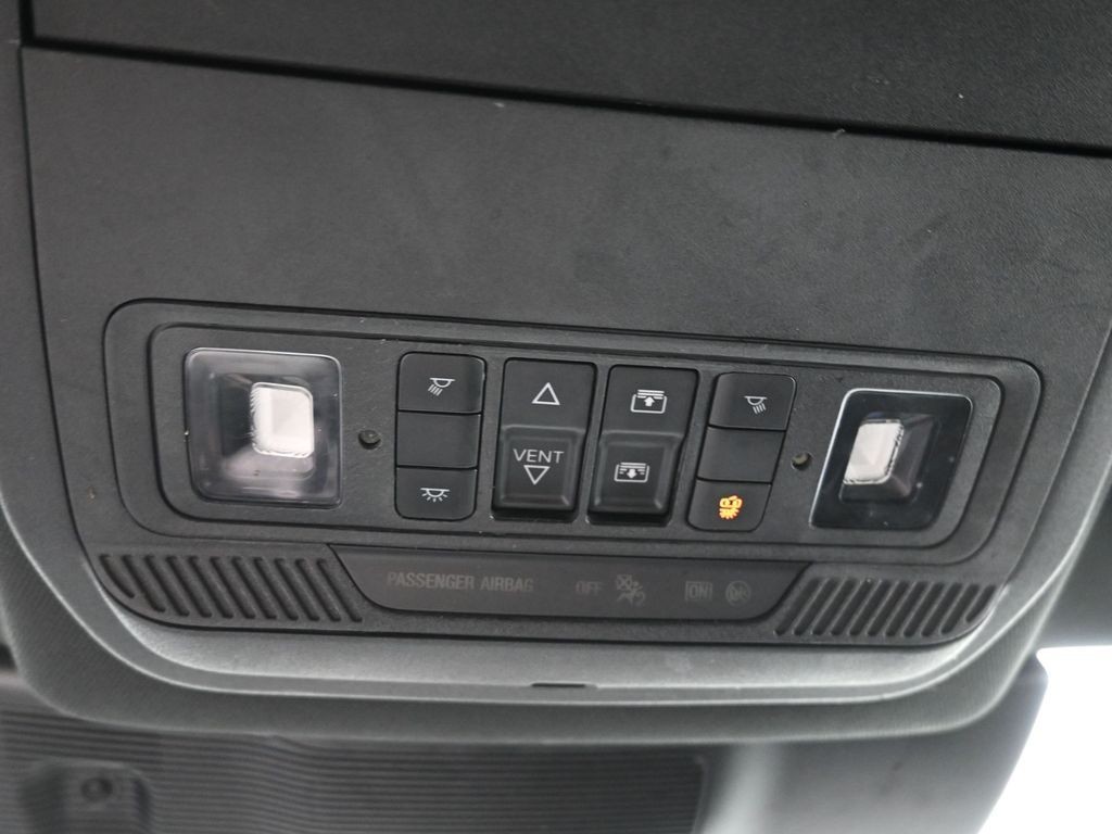 Ford Explorer Vehicle Full-screen Gallery Image 16