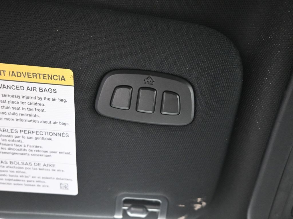 Ford Explorer Vehicle Full-screen Gallery Image 17