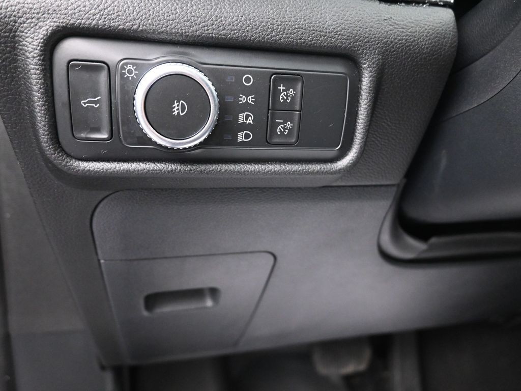 Ford Explorer Vehicle Full-screen Gallery Image 18