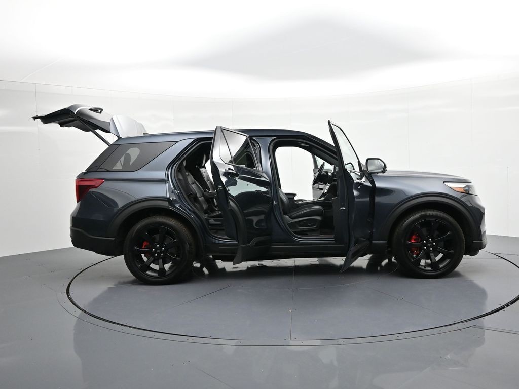 Ford Explorer Vehicle Full-screen Gallery Image 32