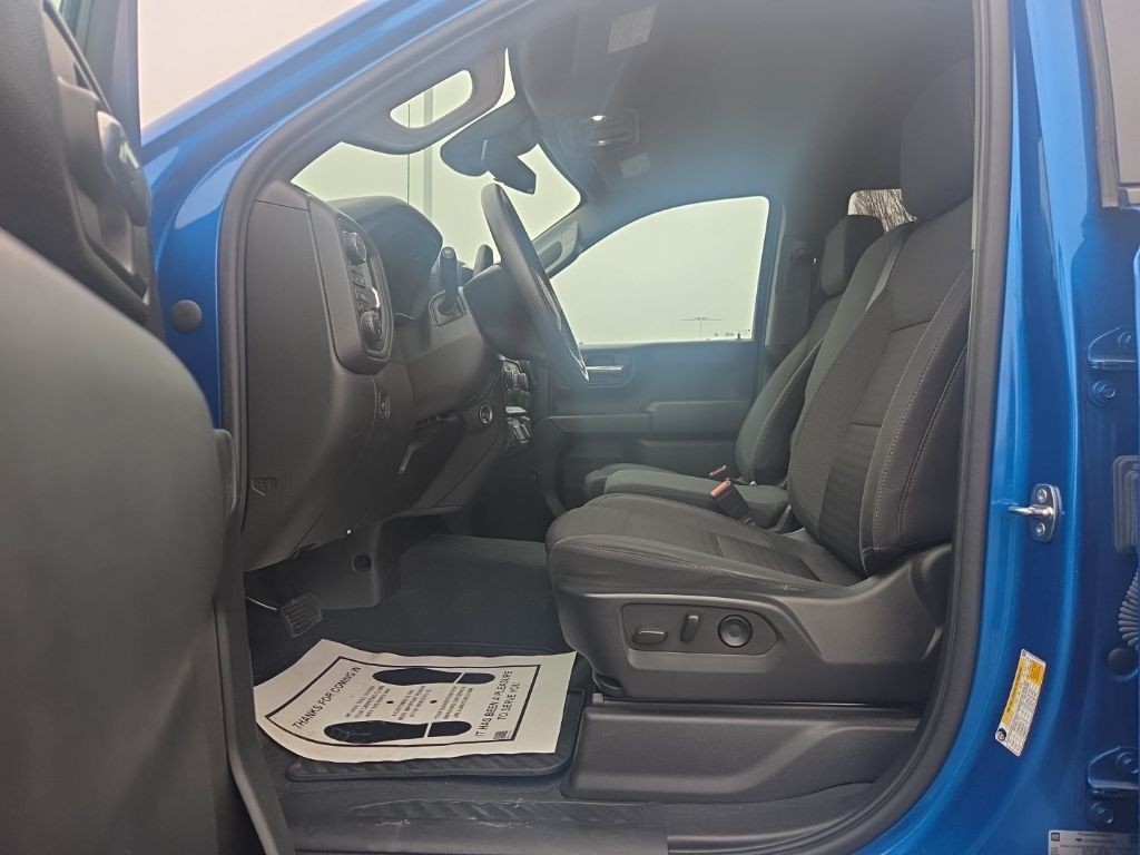 Chevrolet Silverado 1500 Vehicle Full-screen Gallery Image 02