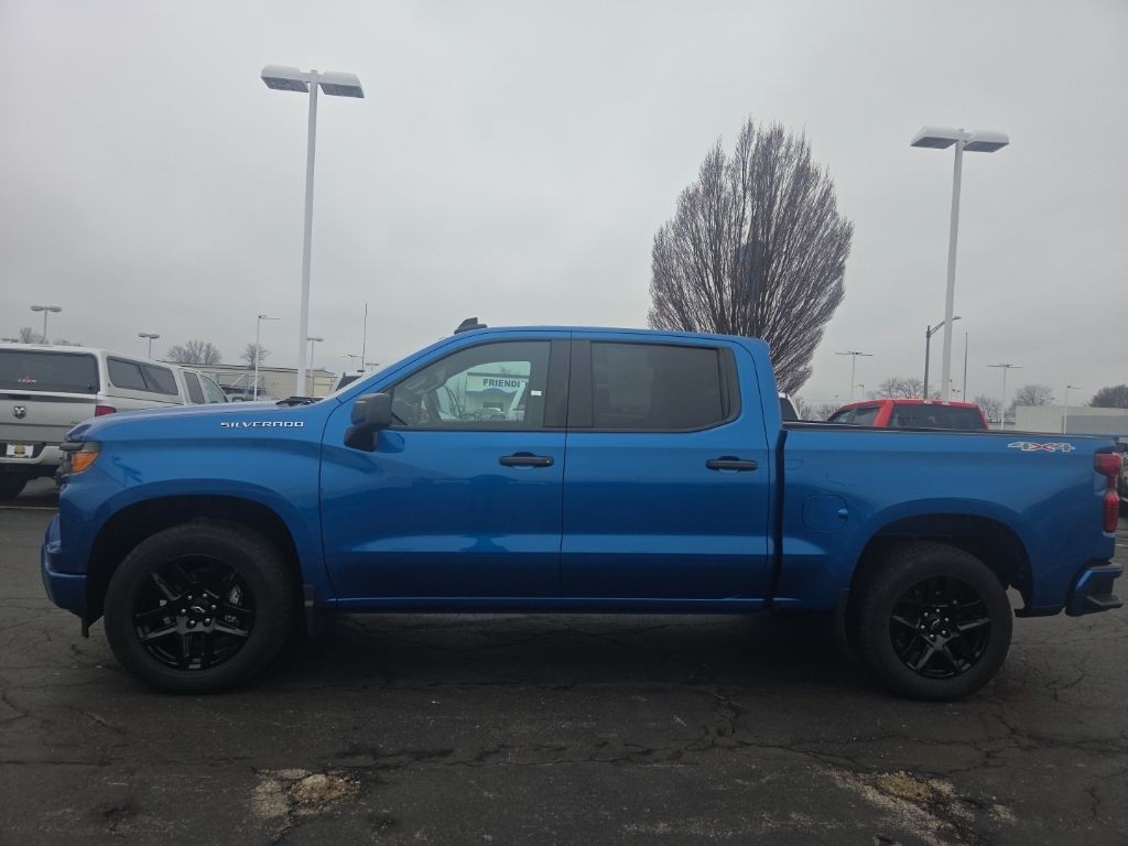 Chevrolet Silverado 1500 Vehicle Full-screen Gallery Image 03