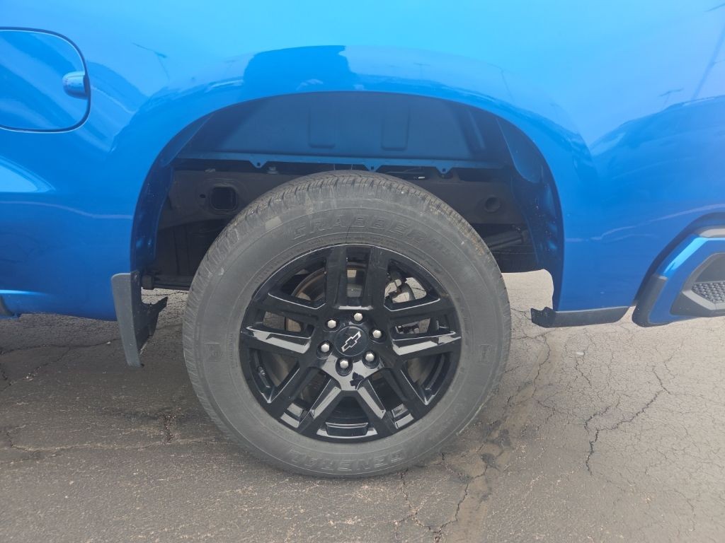 Chevrolet Silverado 1500 Vehicle Full-screen Gallery Image 04