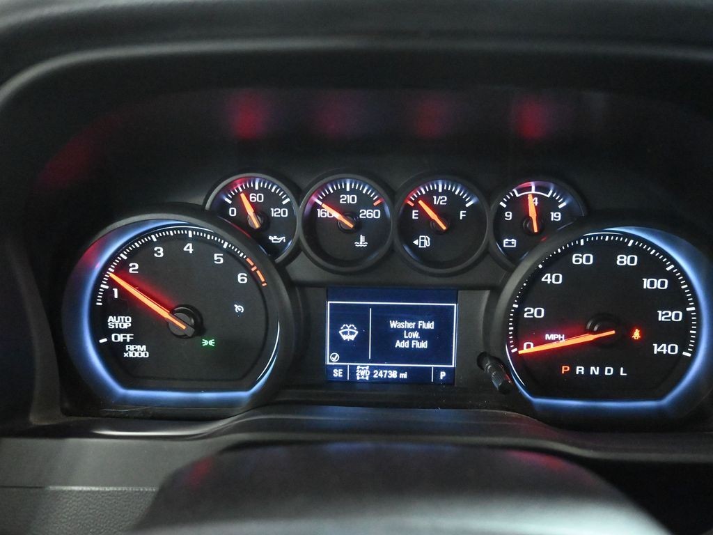 Chevrolet Silverado 1500 Vehicle Full-screen Gallery Image 10