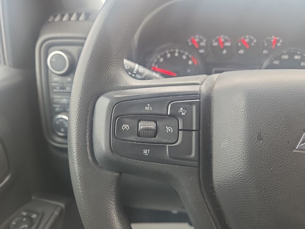 Chevrolet Silverado 1500 Vehicle Full-screen Gallery Image 13