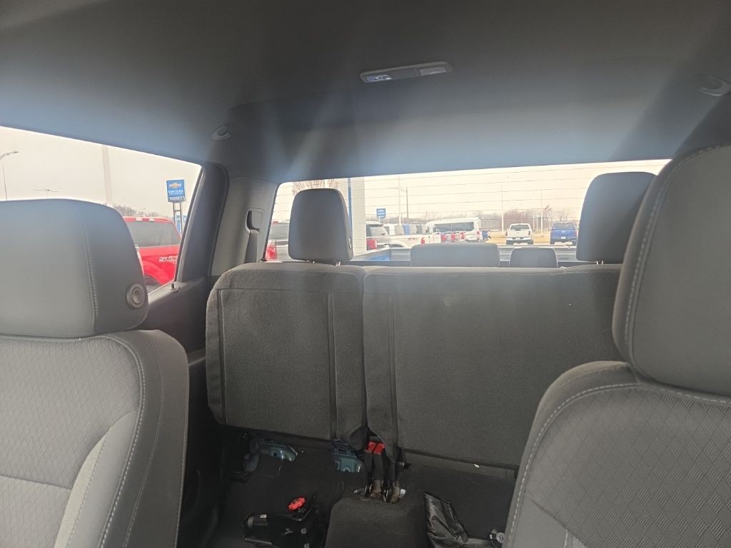 Chevrolet Silverado 1500 Vehicle Full-screen Gallery Image 16